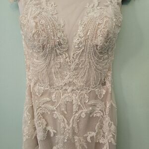 Elegant Lace Evening Gown